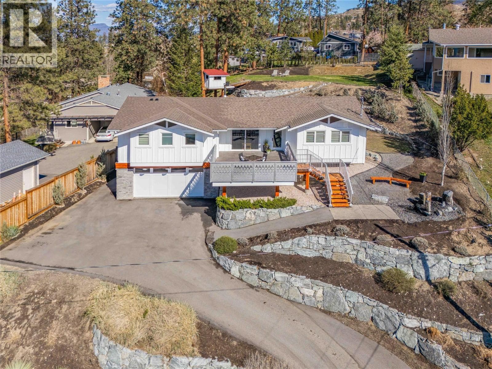 488 Sheila Crescent photo 3