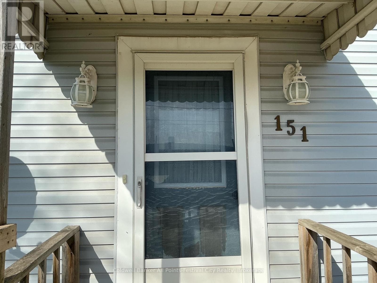 151 GEORGINA STREET photo 5