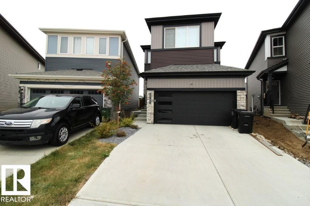 22140 81 AV NW photo 2