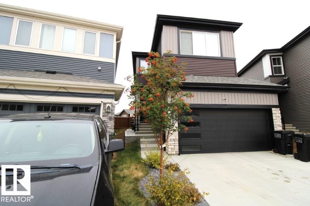 22140 81 AV NW photo 3