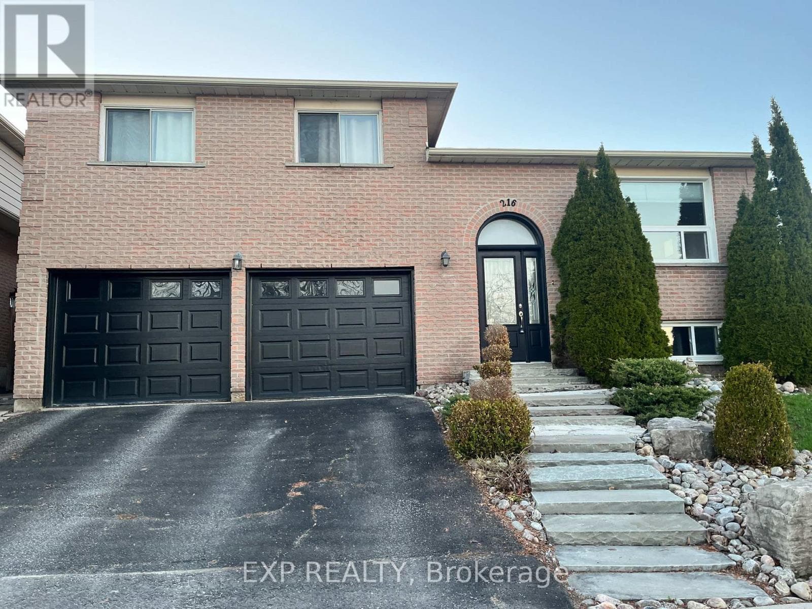 216 COLBORNE STREET NE photo 3