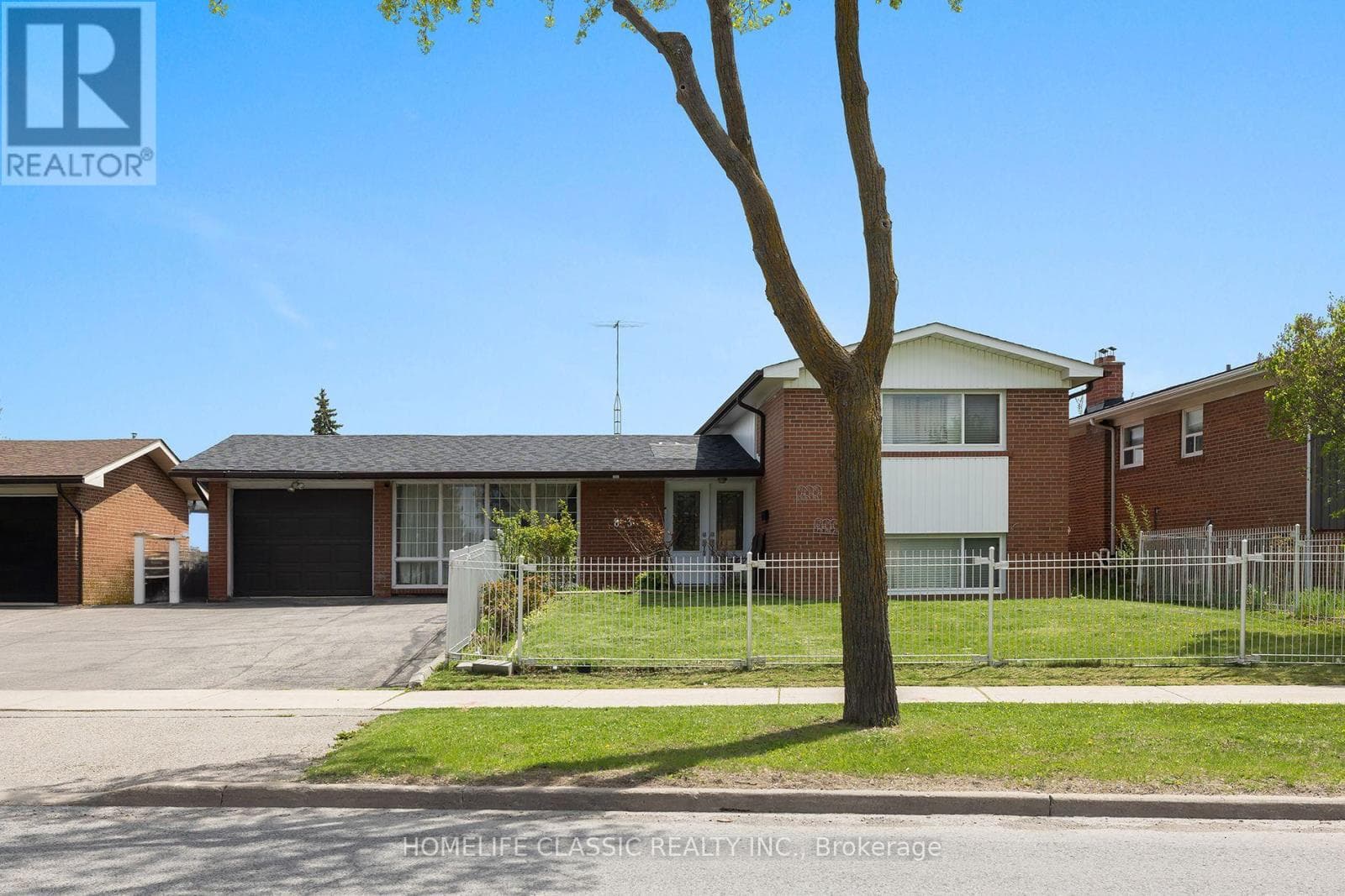 83 JOHN GARLAND BOULEVARD photo 2