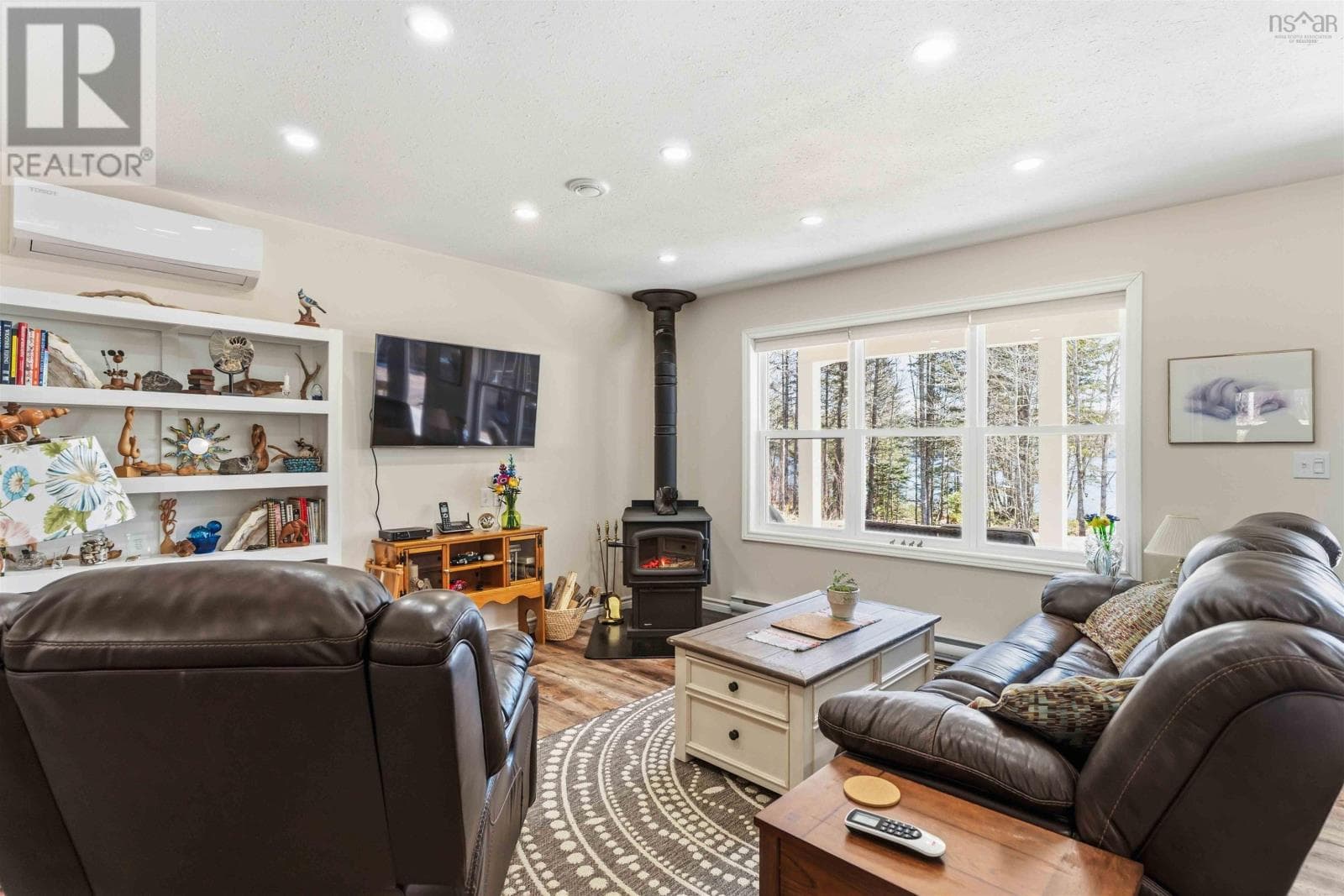 368 Eddy Drive photo 5