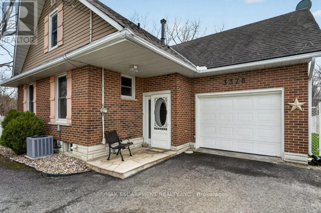 3378 JOHNSON STREET photo 2