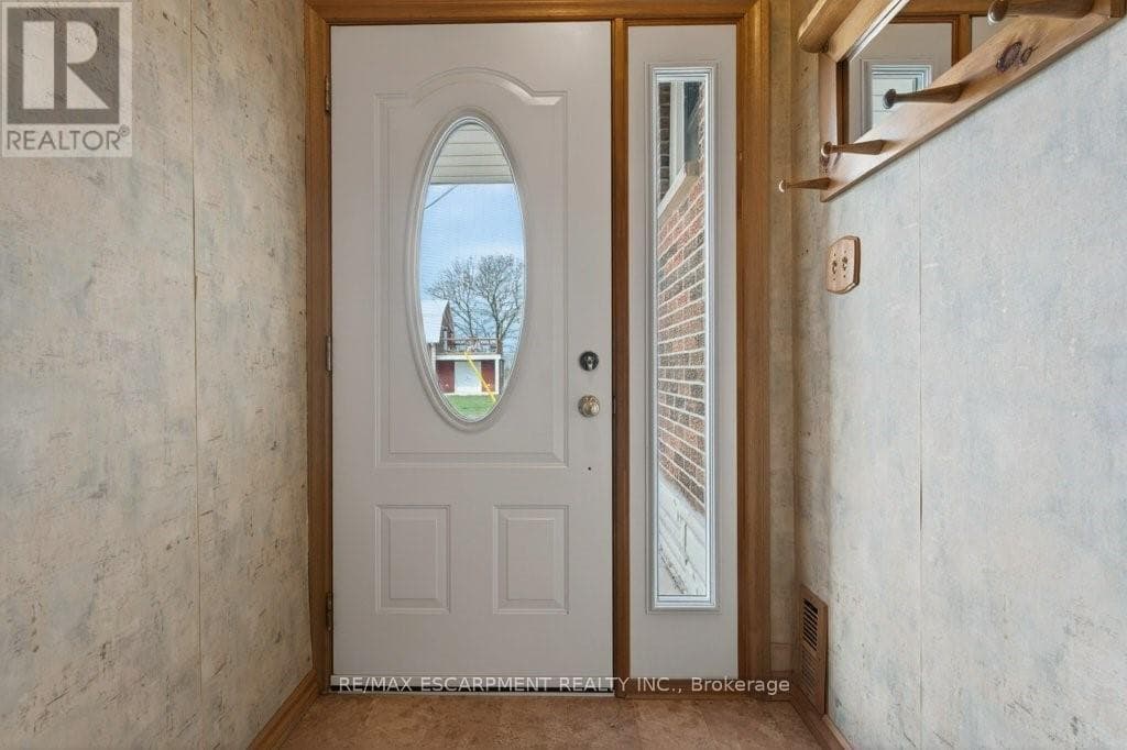 3378 JOHNSON STREET photo 4