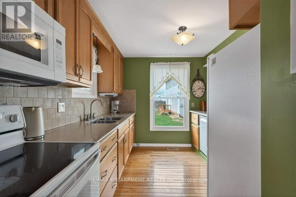 3378 JOHNSON STREET photo 5