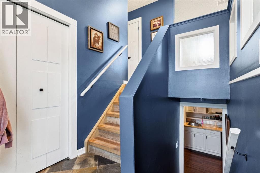 147 Falchurch Crescent NE — photo 3