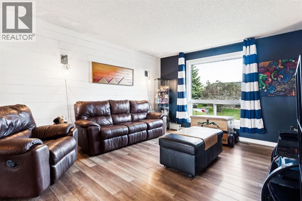 147 Falchurch Crescent NE — photo 4