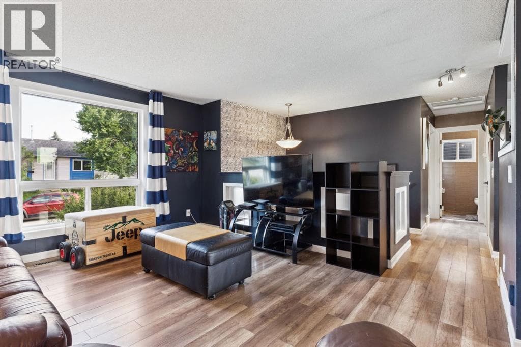 147 Falchurch Crescent NE — photo 5