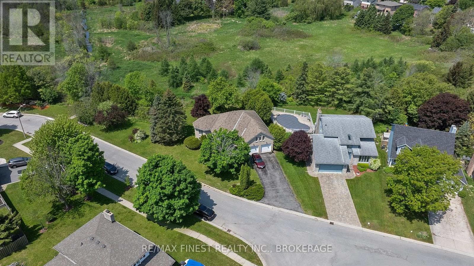 941 MALVERN TERRACE photo 2