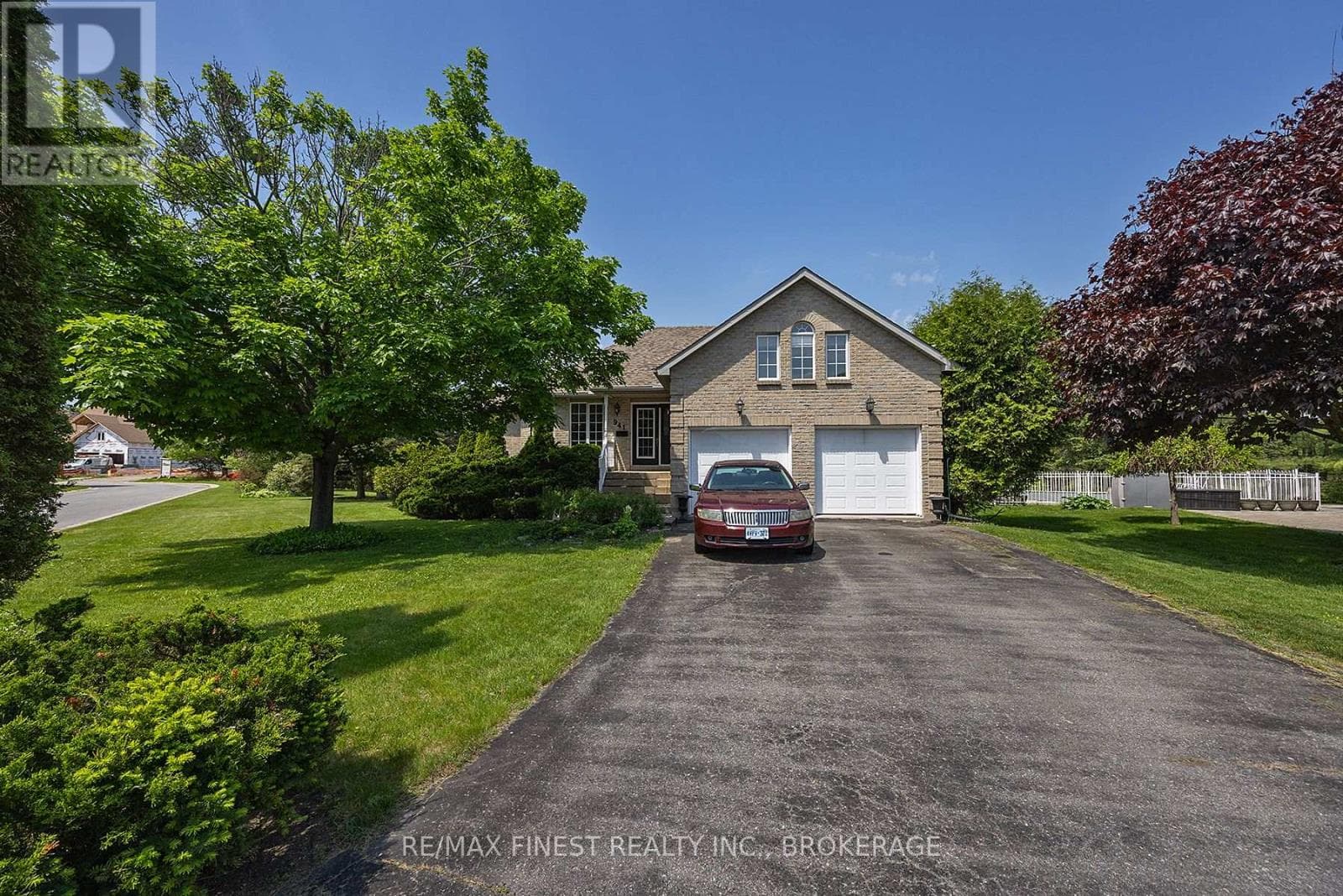 941 MALVERN TERRACE photo 3