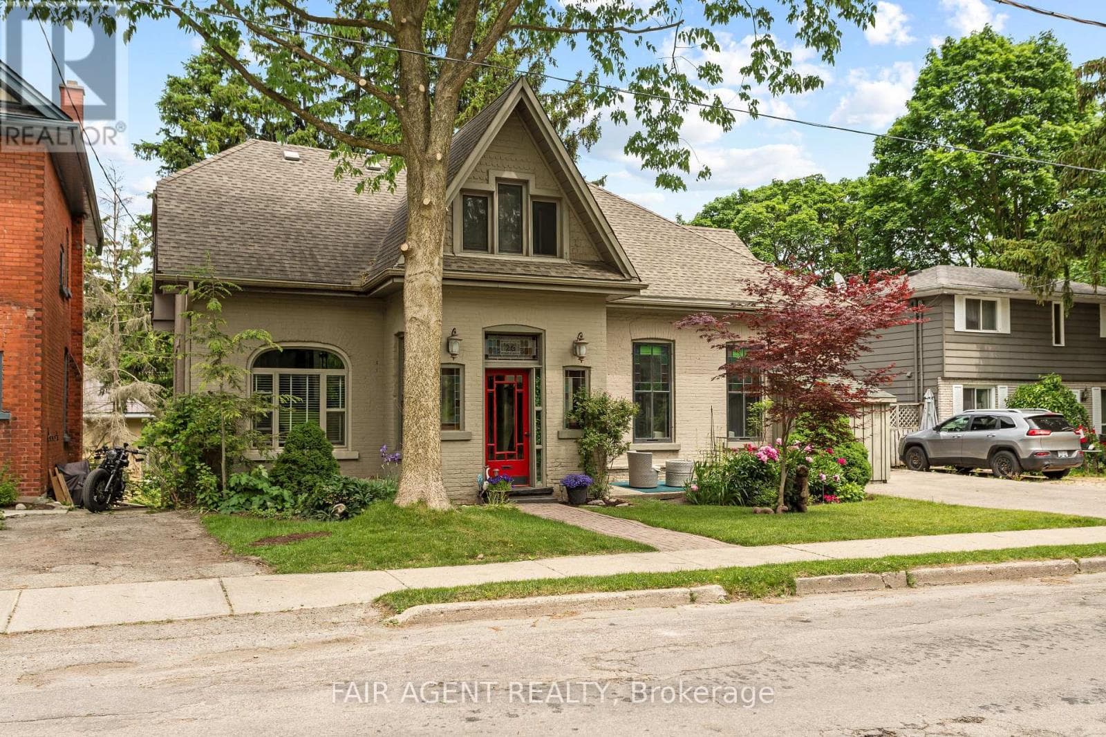 26 DALY AVENUE photo 2