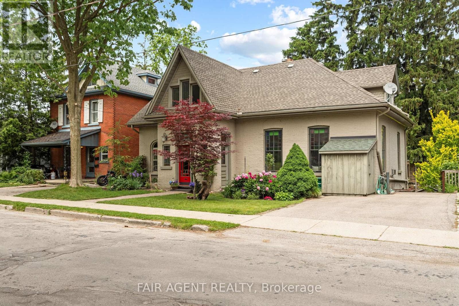 26 DALY AVENUE photo 3