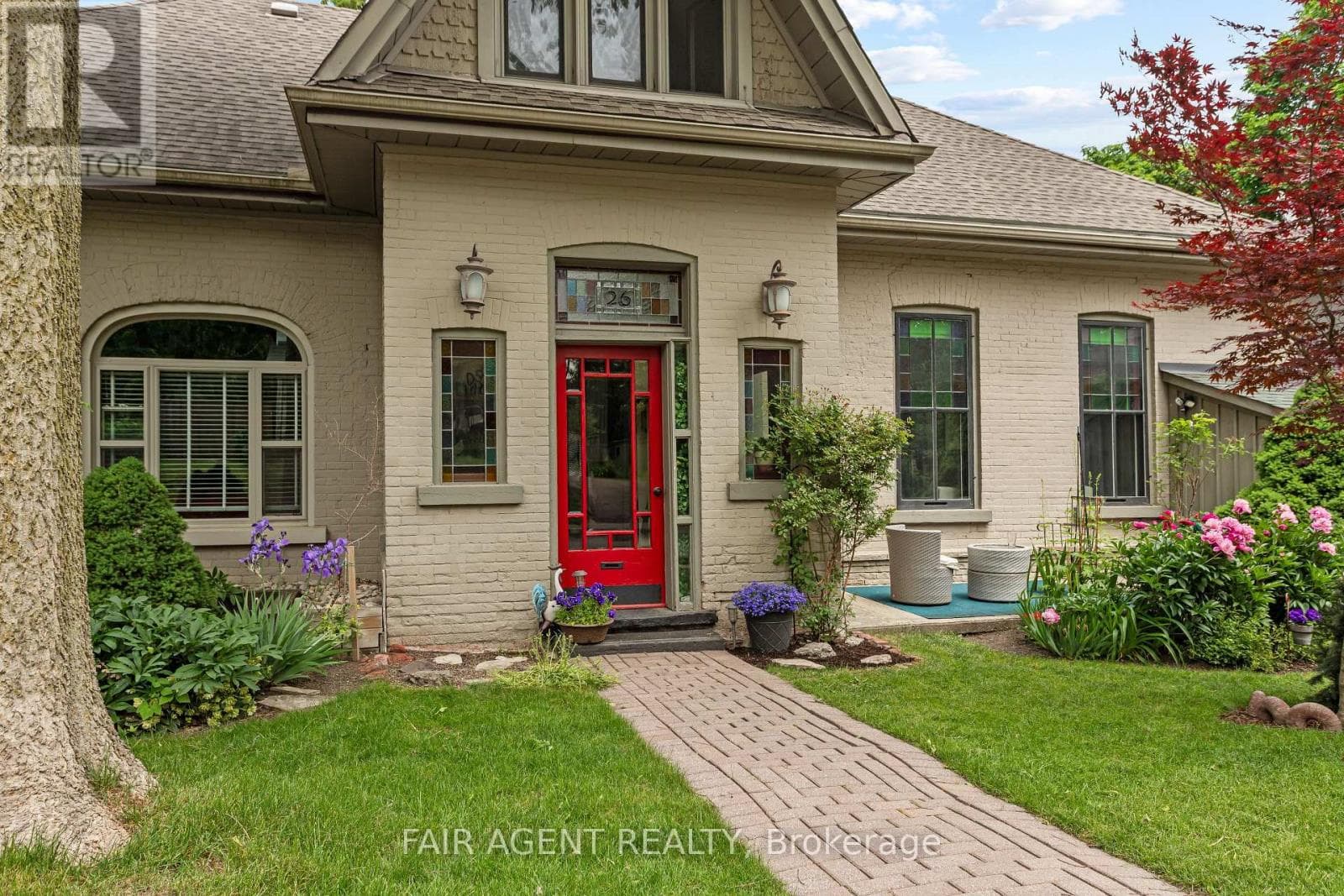 26 DALY AVENUE photo 4