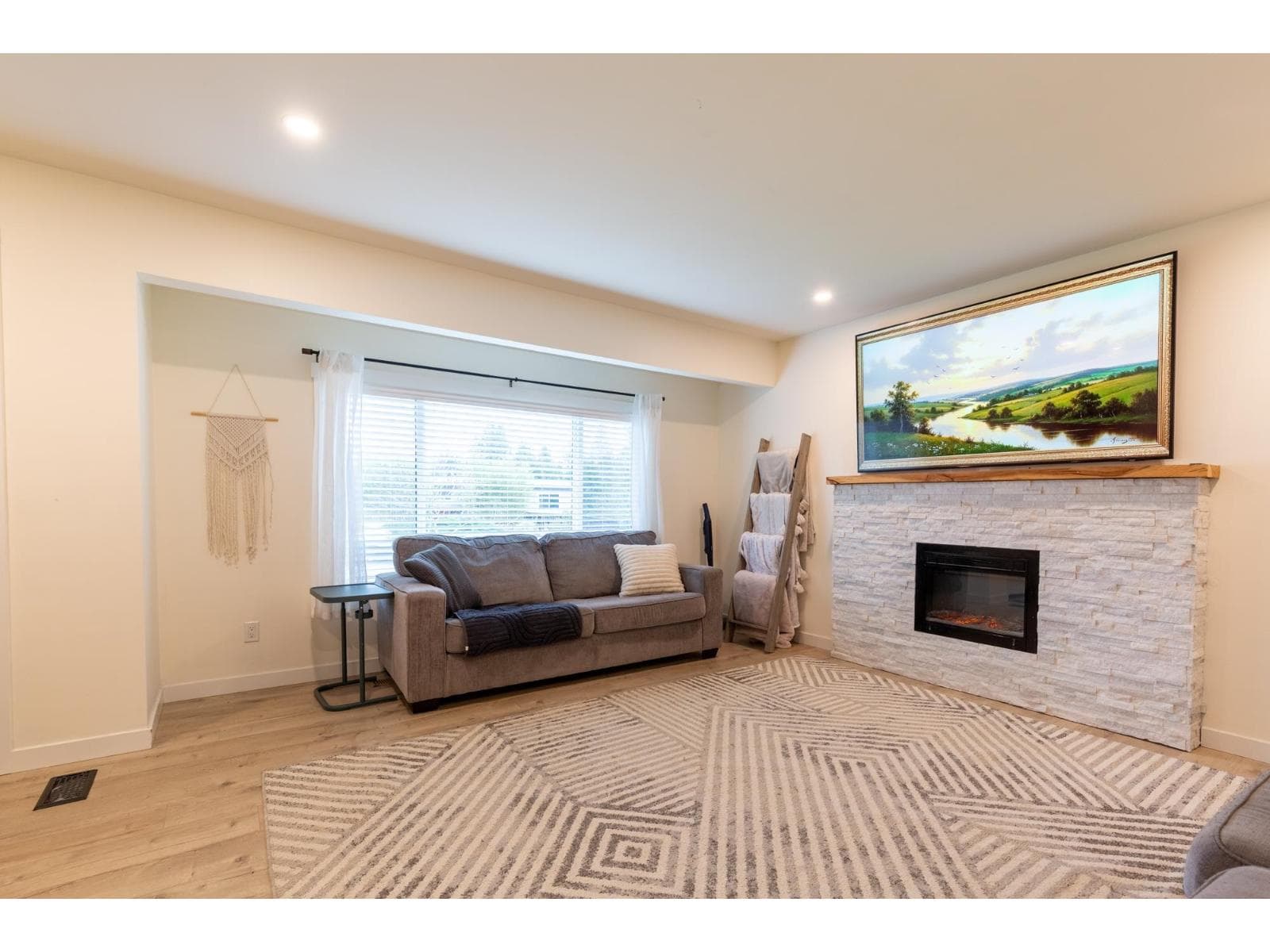 34324 MENDHAM STREET photo 4