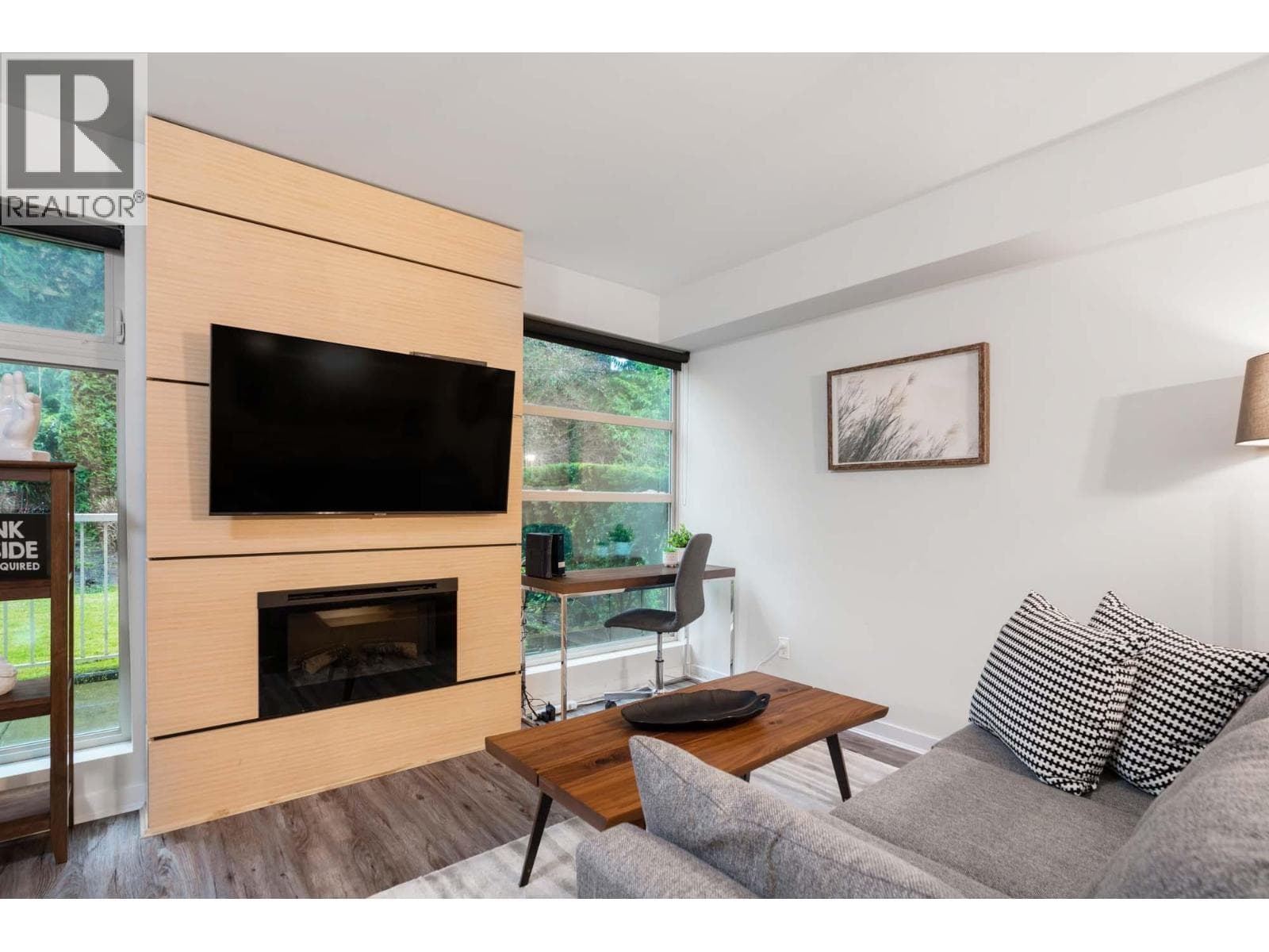 104 2832 CAPILANO ROAD photo 4