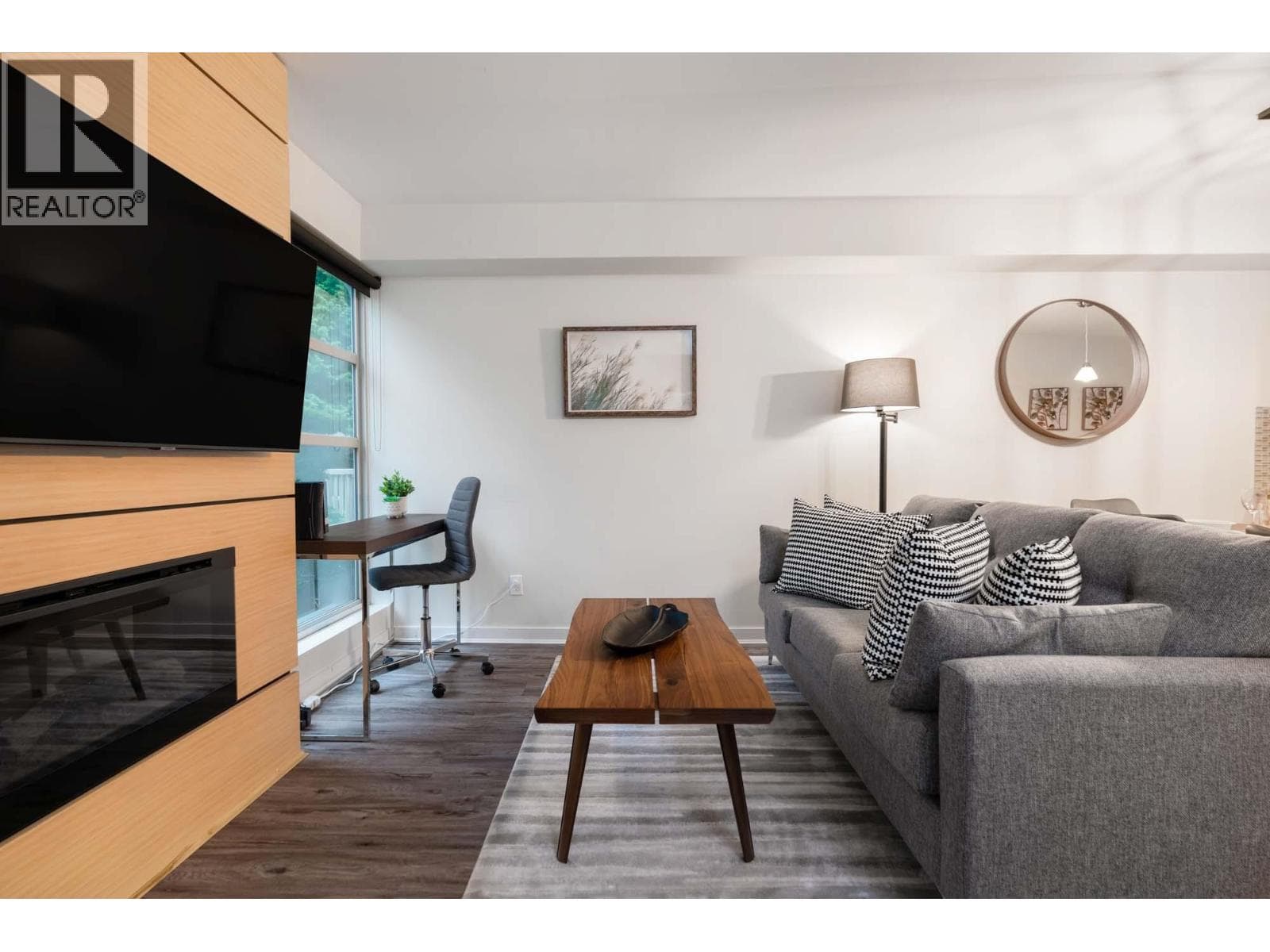 104 2832 CAPILANO ROAD photo 5