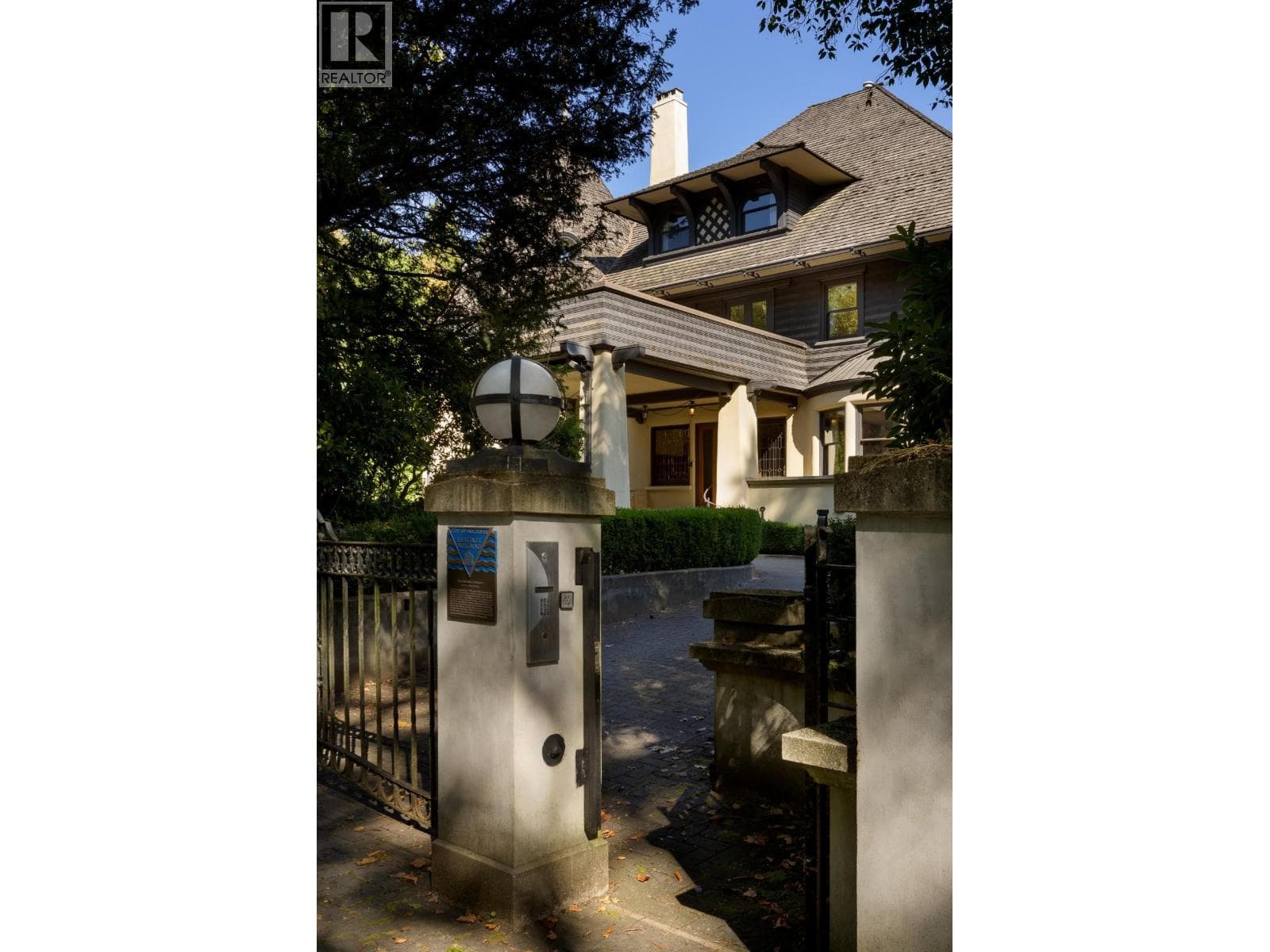 2 3838 CYPRESS STREET photo 3