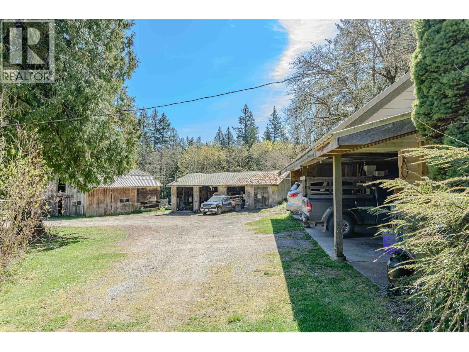 1671 FULFORD-GANGES ROAD photo 3