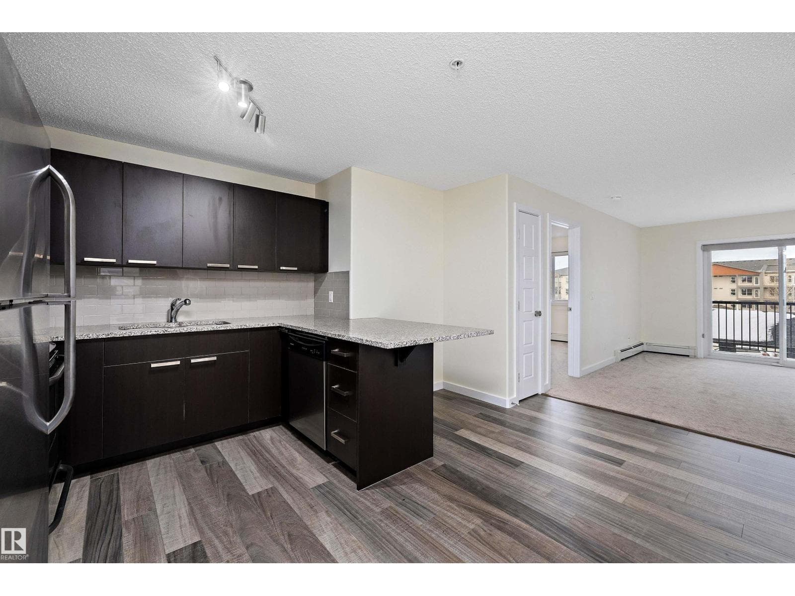 #323 14808 125 ST NW photo 5