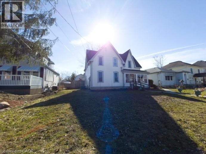 713 CEDAR Street photo 2