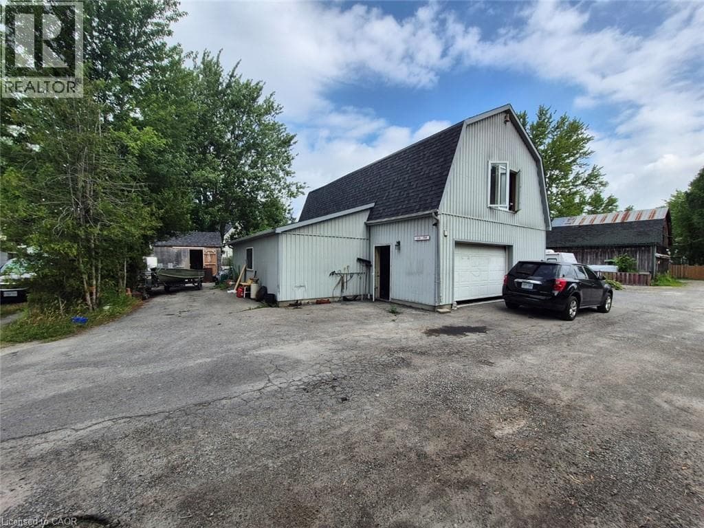 713 CEDAR Street photo 3