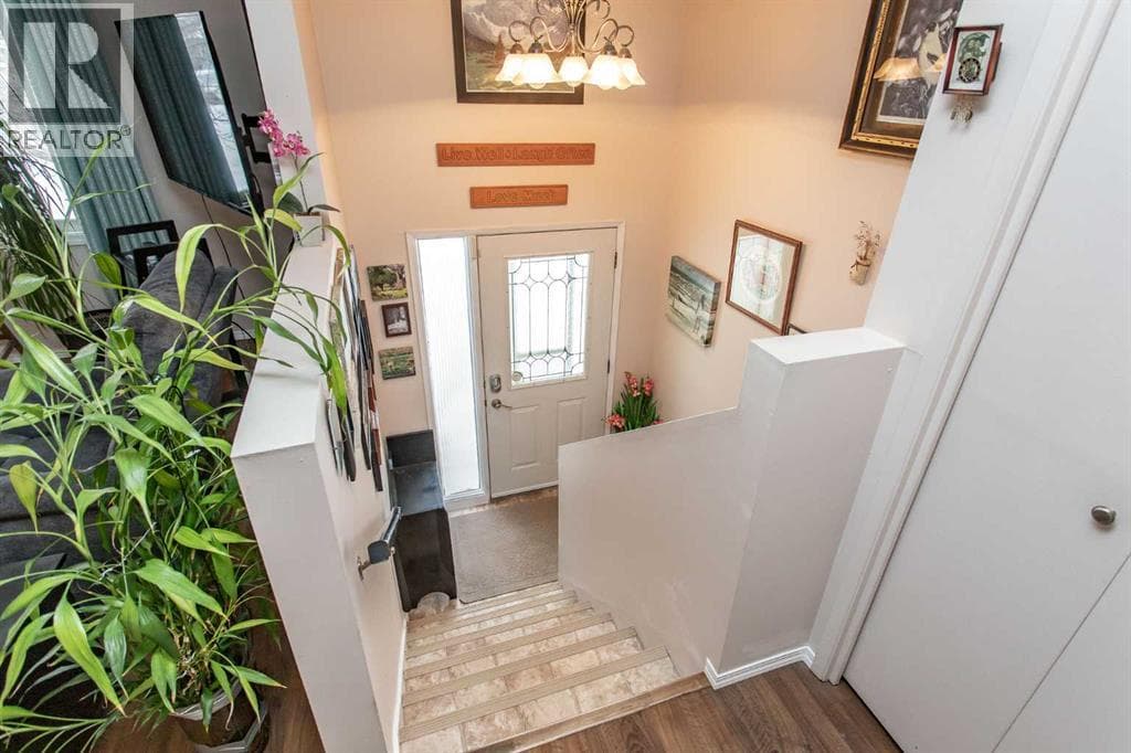 10 Patterson Crescent photo 3