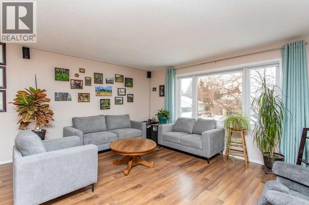 10 Patterson Crescent photo 5