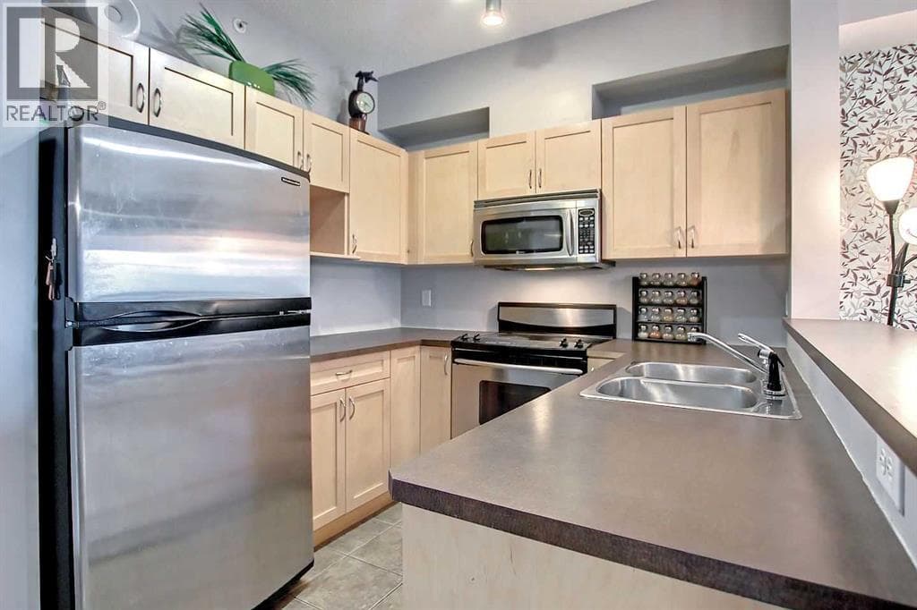 9303, 70 Panamount Drive NW photo 3