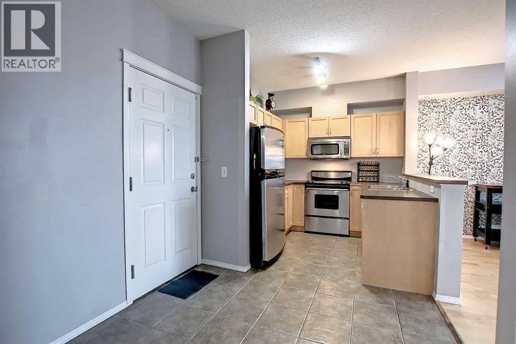 9303, 70 Panamount Drive NW photo 4