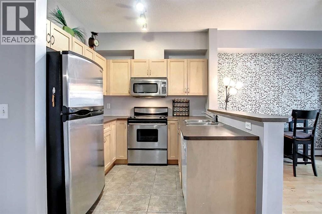 9303, 70 Panamount Drive NW photo 2