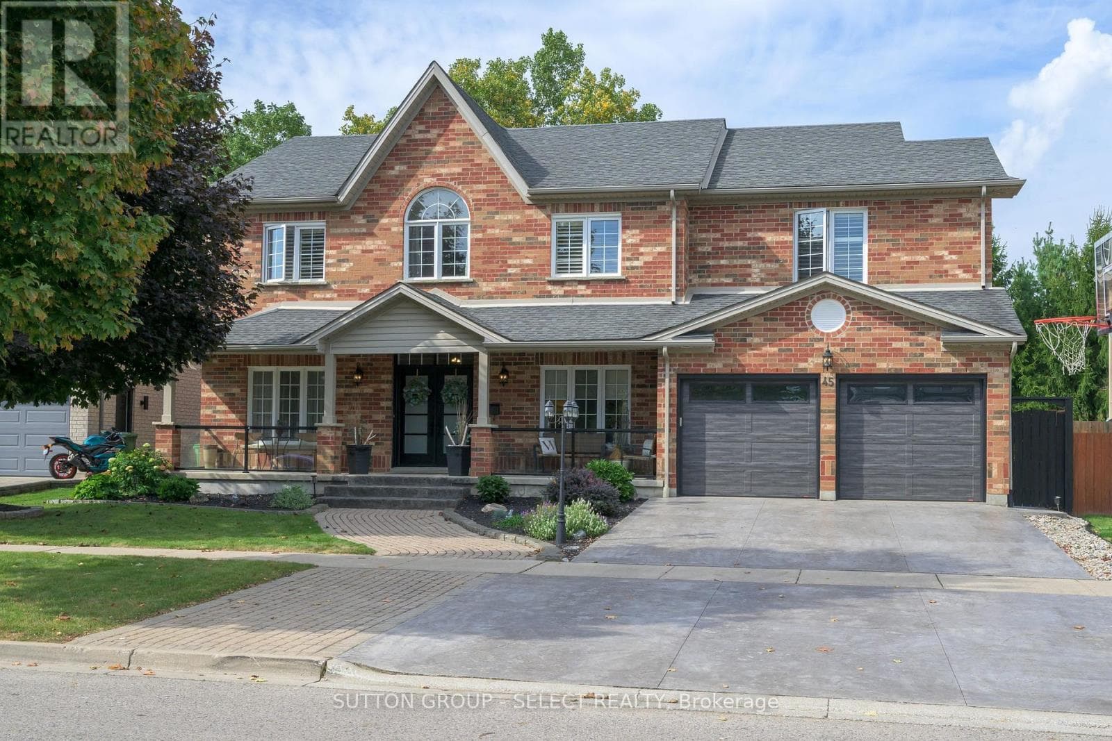 45 SHAW VALLEY DRIVE photo 3