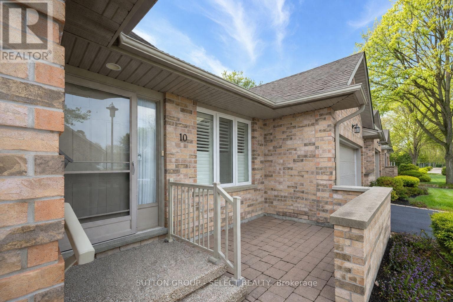 10 - 1241 BEAVERBROOK AVENUE photo 2