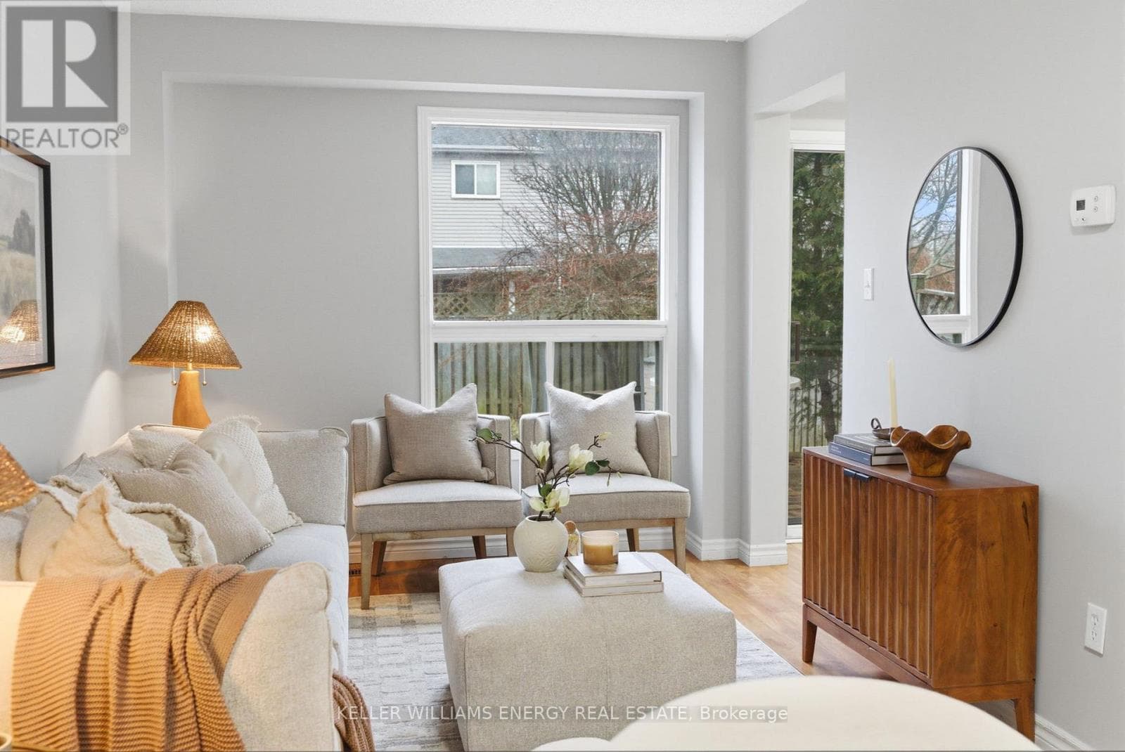 37 MOULTON COURT photo 4