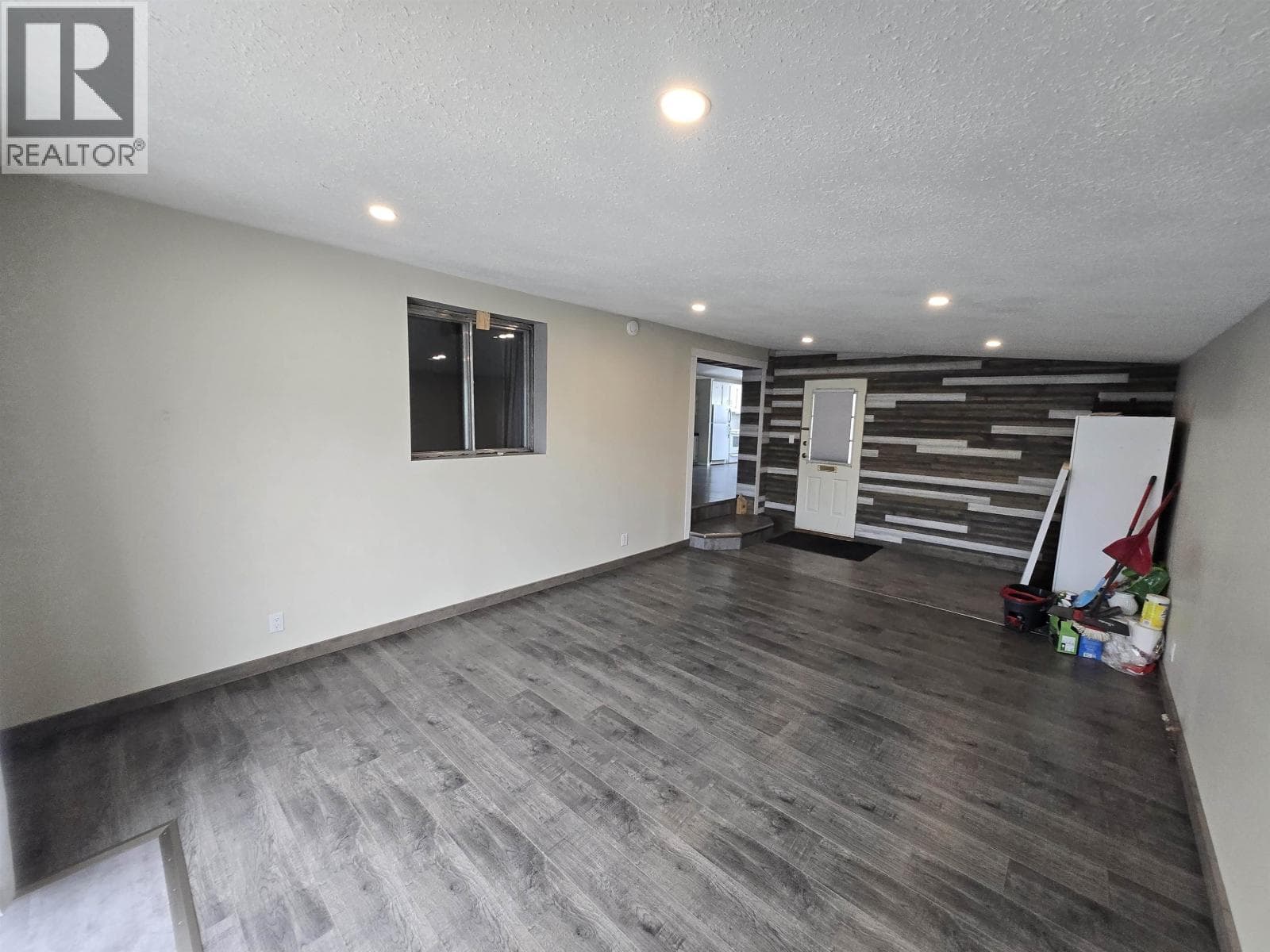 42 634 ELM STREET photo 5
