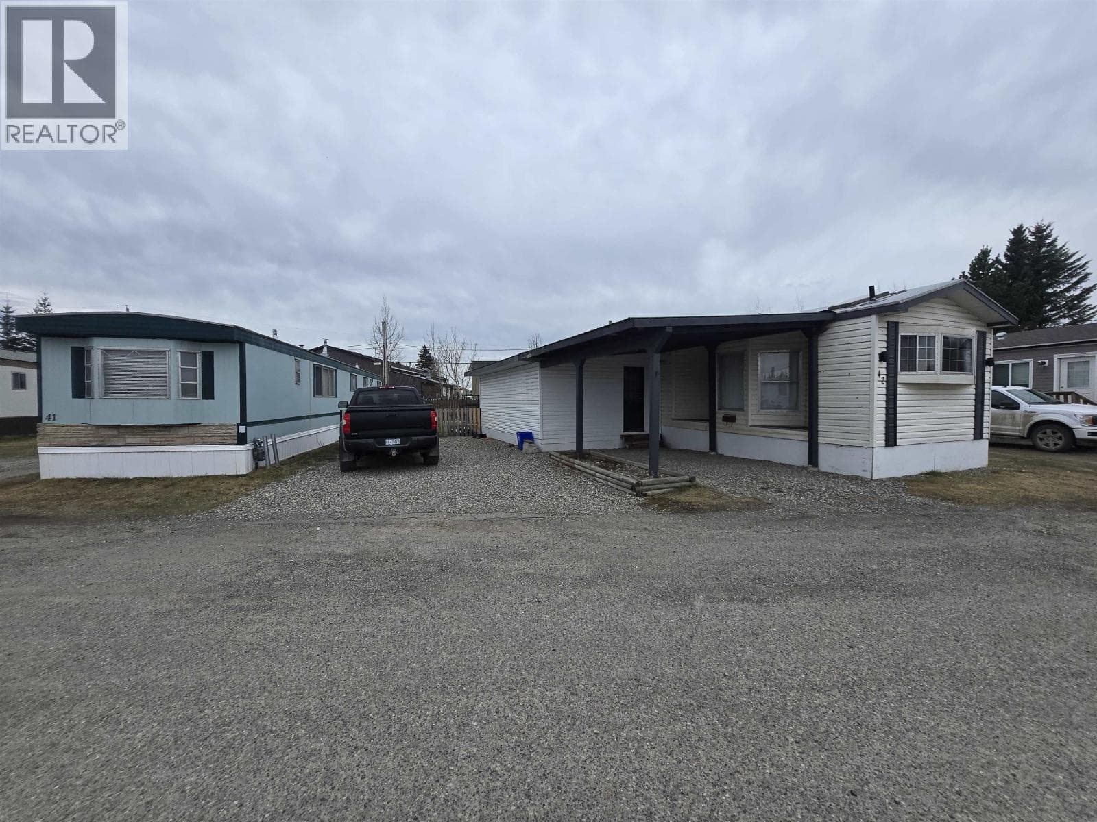 42 634 ELM STREET photo 2