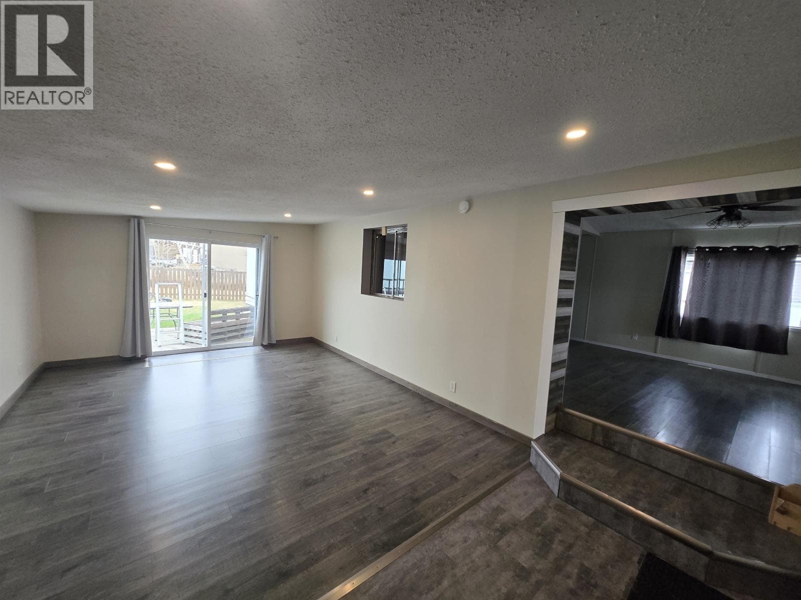 42 634 ELM STREET photo 4