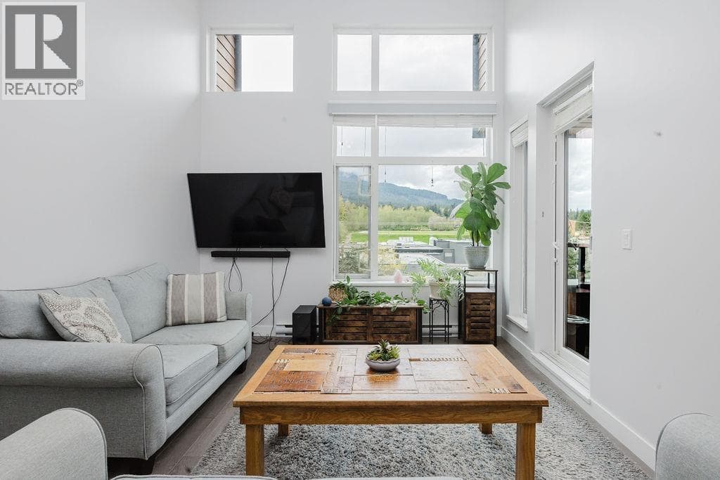 404 875 GIBSONS WAY photo 2