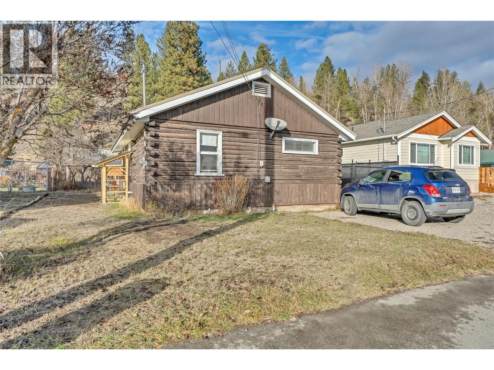 495 Auburn Crescent photo 3