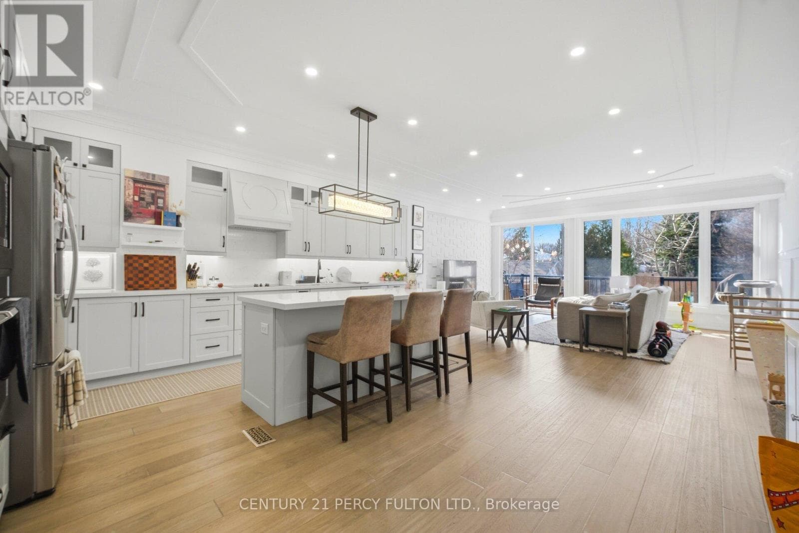 195 DANFORTH ROAD photo 2