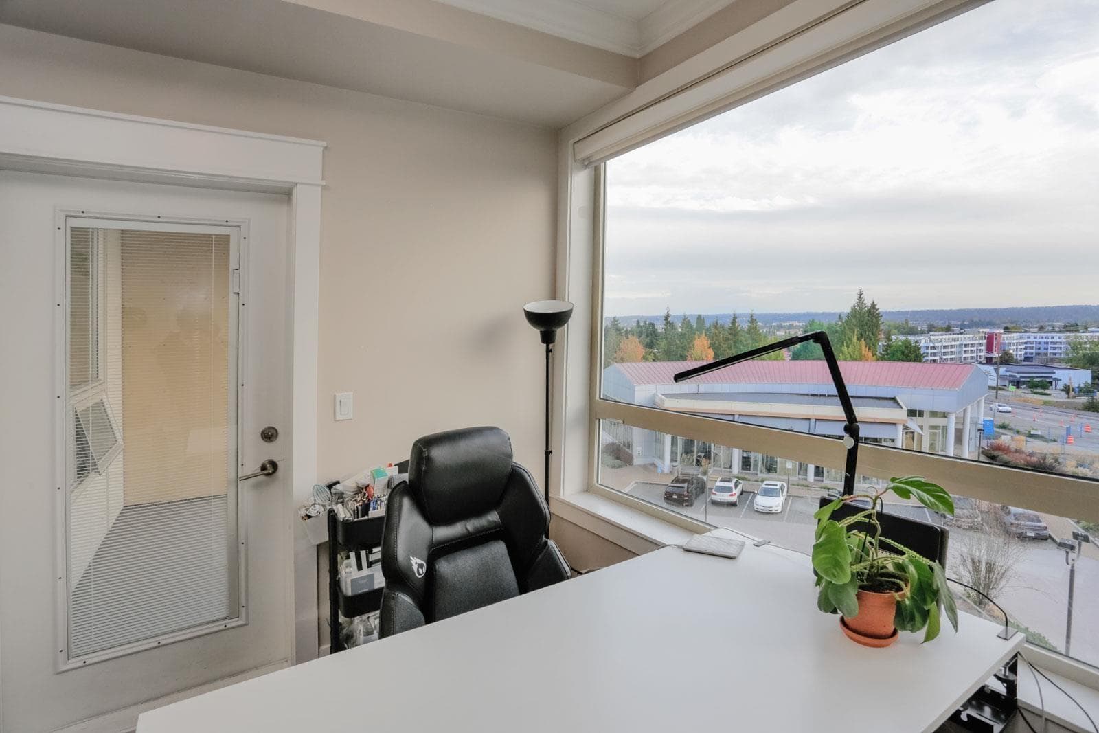 415 19228 64 AVENUE photo 4