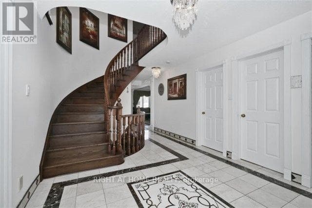 358 VALLEYMEDE DRIVE photo 2