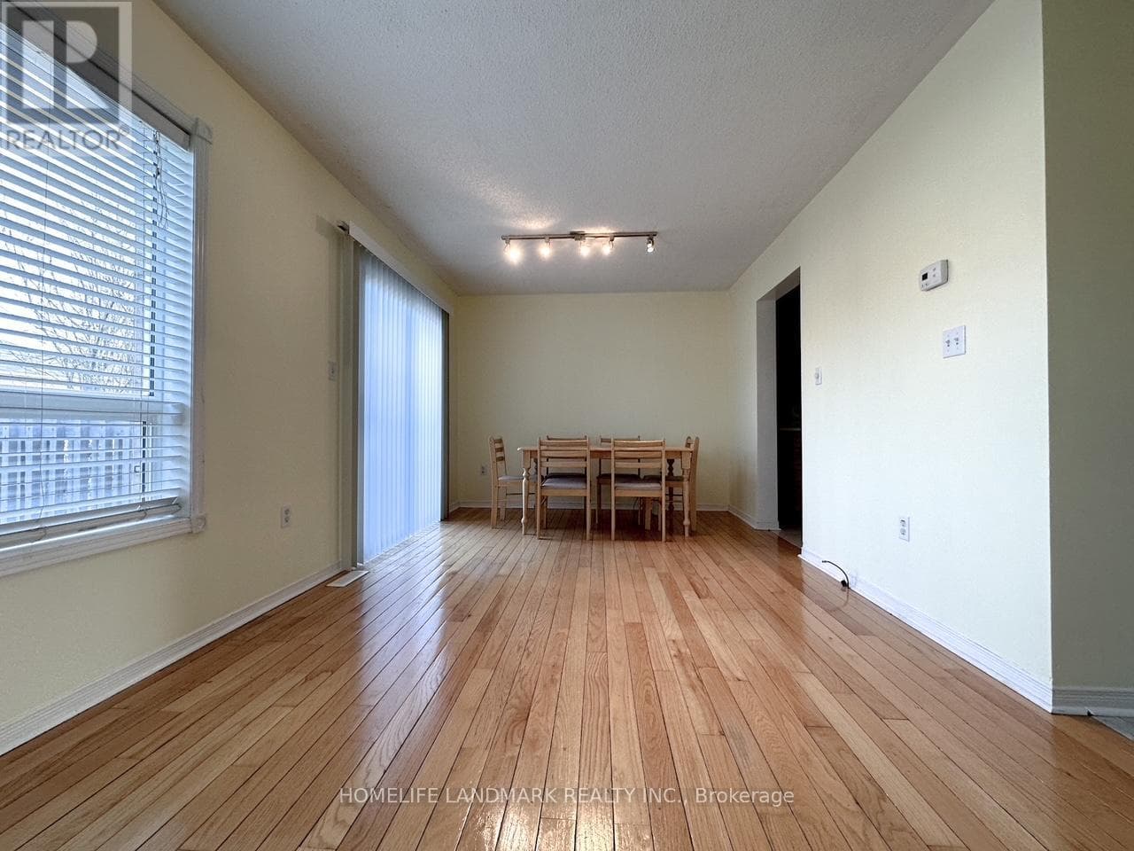 24 CRITTENDEN DRIVE photo 2
