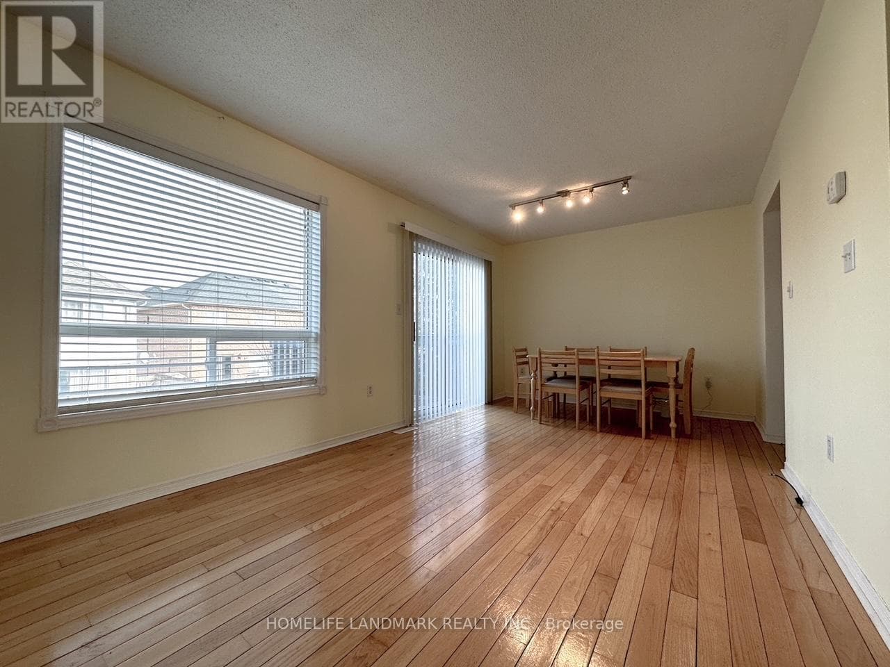 24 CRITTENDEN DRIVE photo 3