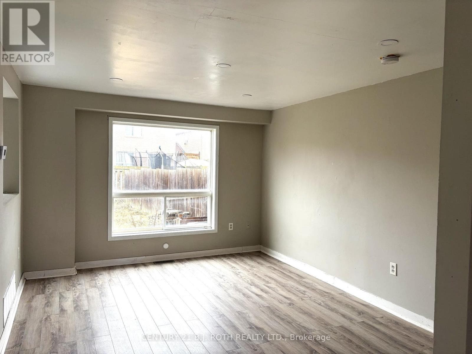 199 TUNBRIDGE ROAD photo 2