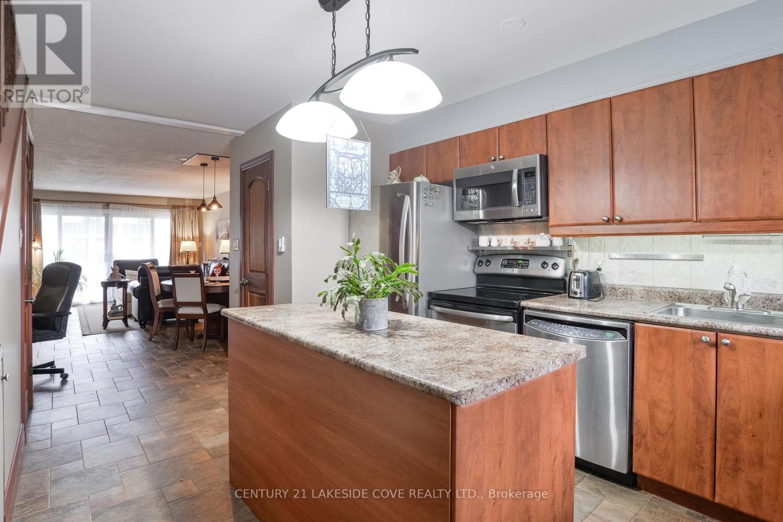 UNIT 29 - 1 PARADISE BOULEVARD photo 4