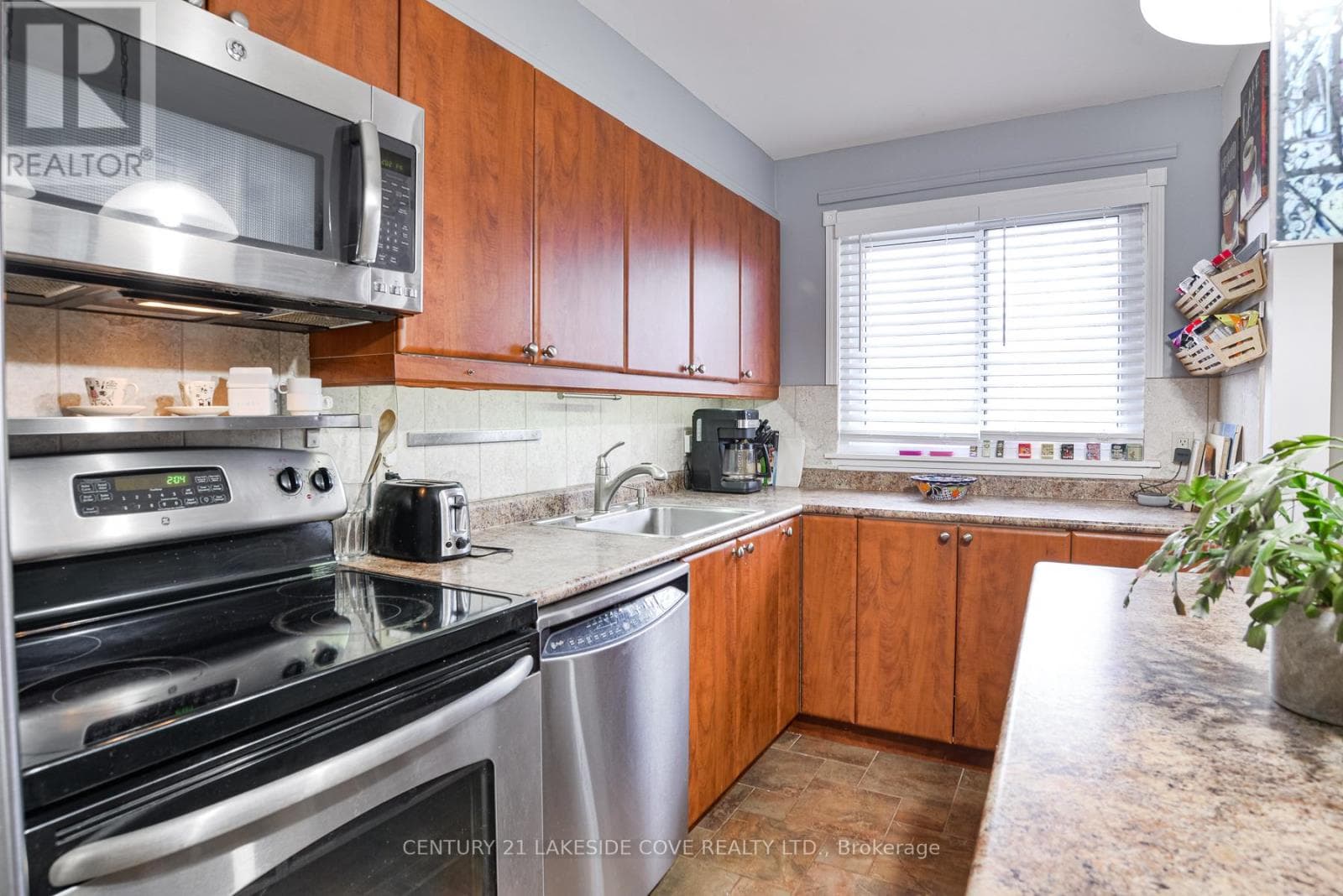 UNIT 29 - 1 PARADISE BOULEVARD photo 5