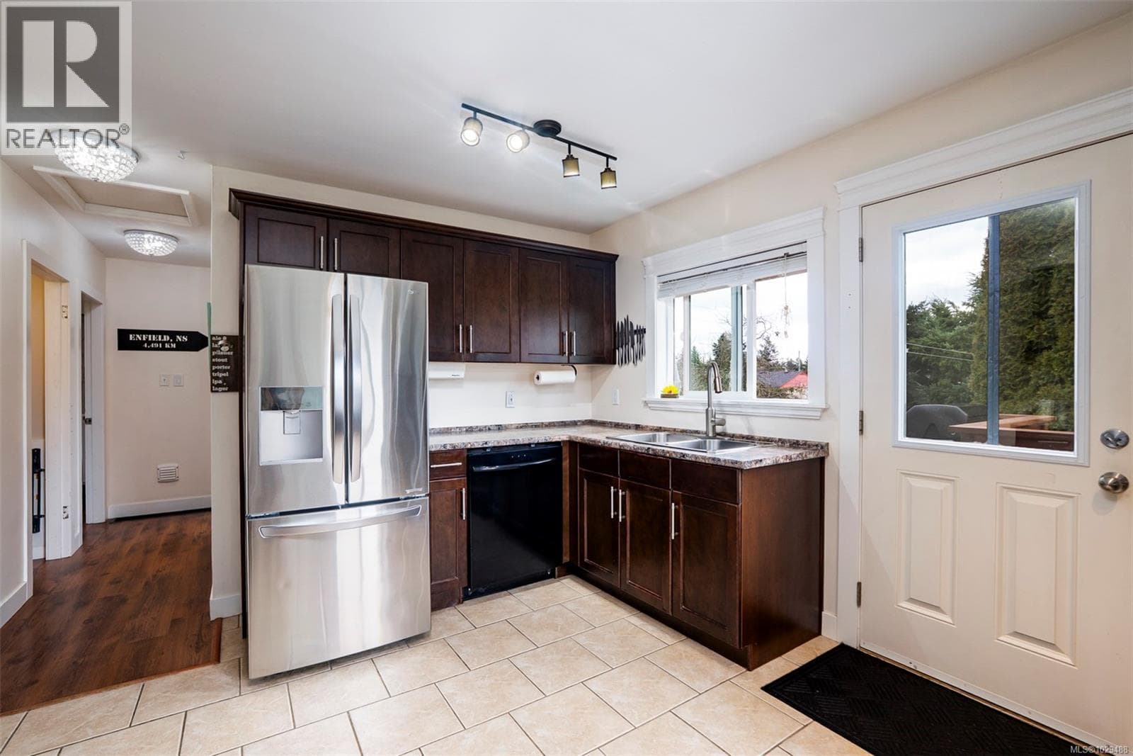 150 Wakesiah Ave photo 4