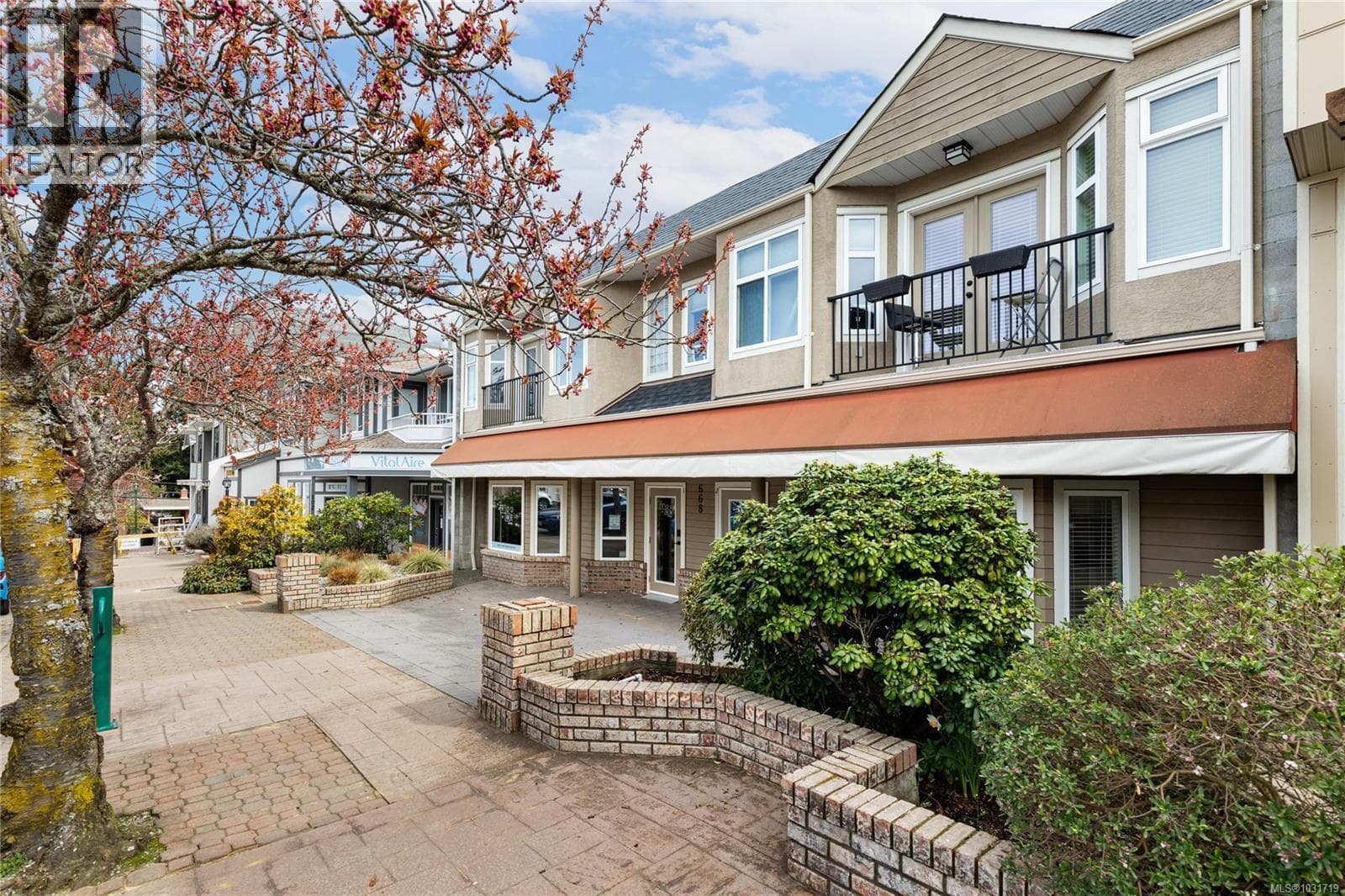 1 bed 1 bath single family at 4 668 Beach Rd — $459,000