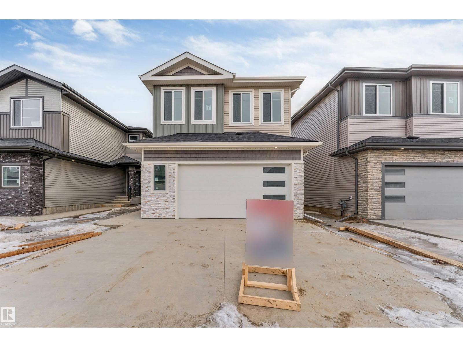 4 bed 3 bath single family at 20 MEADOWGROVE LD — $599,990